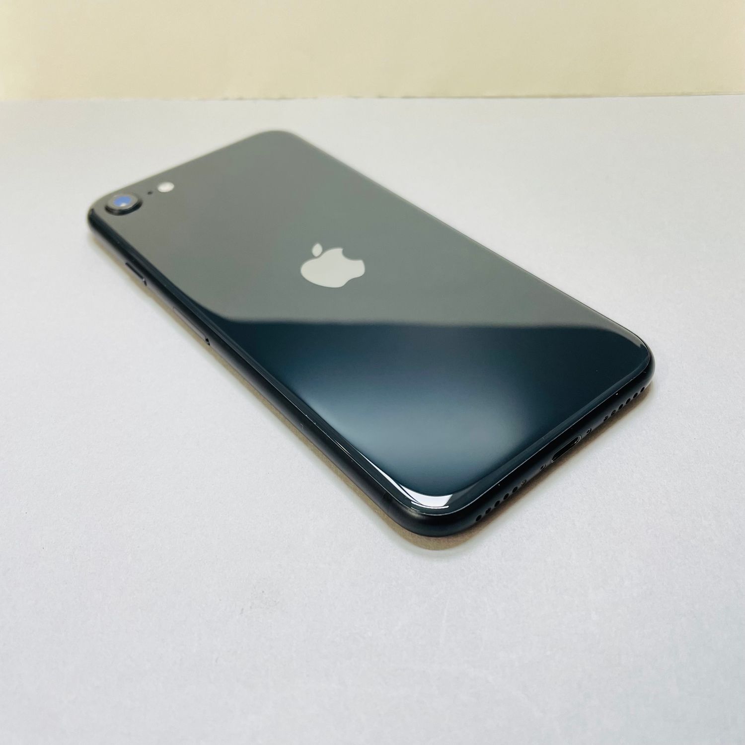 ムスビー｜[AT Shop Otsuka]iphone SE2 64GB SIMフリ－986バッテリー 