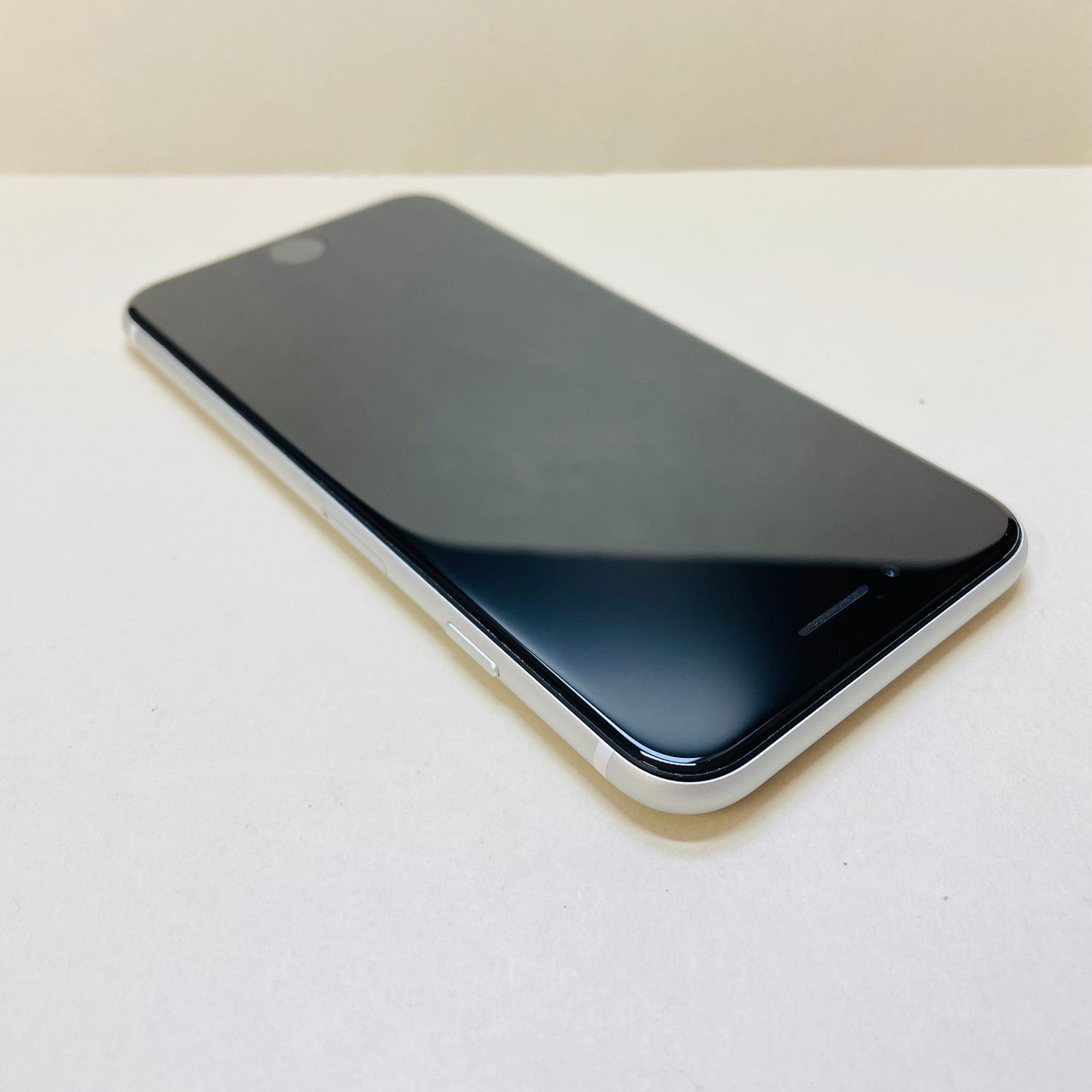 ムスビー｜美品 iphone SE2 128GB SIMフリ－6470バッテリー100