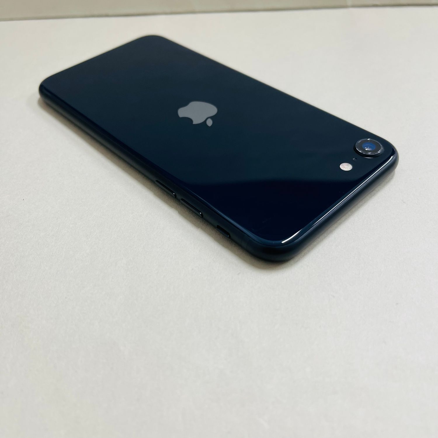 ムスビー｜[AT Shop Otsuka]iphone SE3 64GB SIMフリ－7193