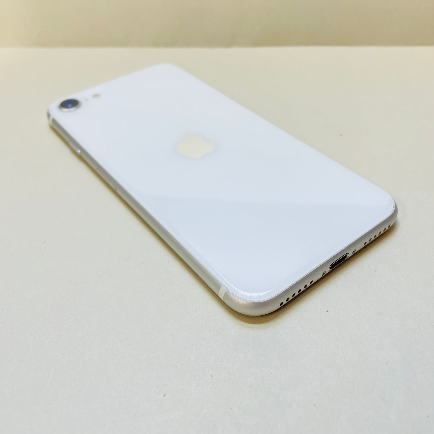 iPhone SE2 128GB SIMフリー　バッテリー最大容量100% Amazon | 【整備済み品】 Apple iPhone SE（第2世代） 128GB