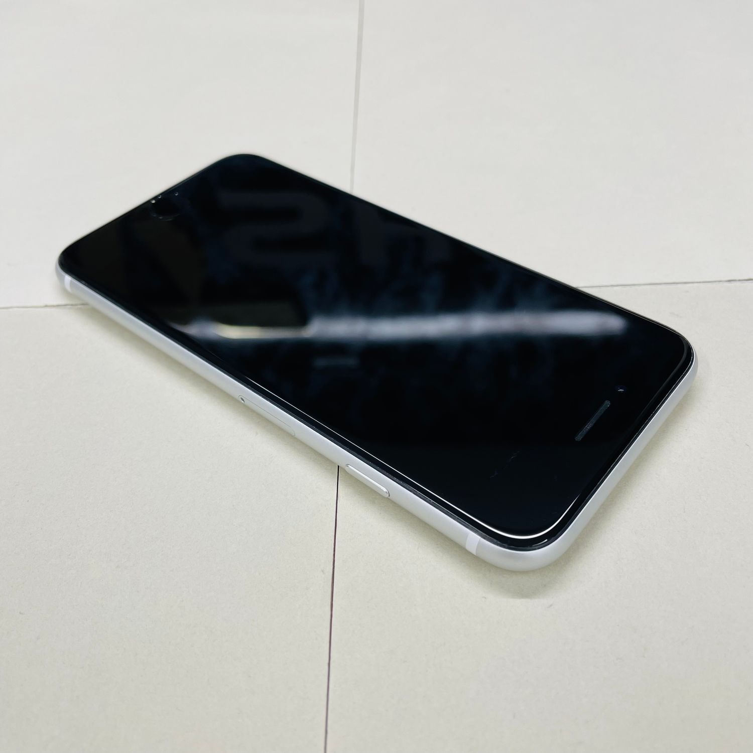 Apple - iPhone SE2 64GB docomo 美品　付属品未使用。 Apple iPhone SE 64GB 箱と付属品