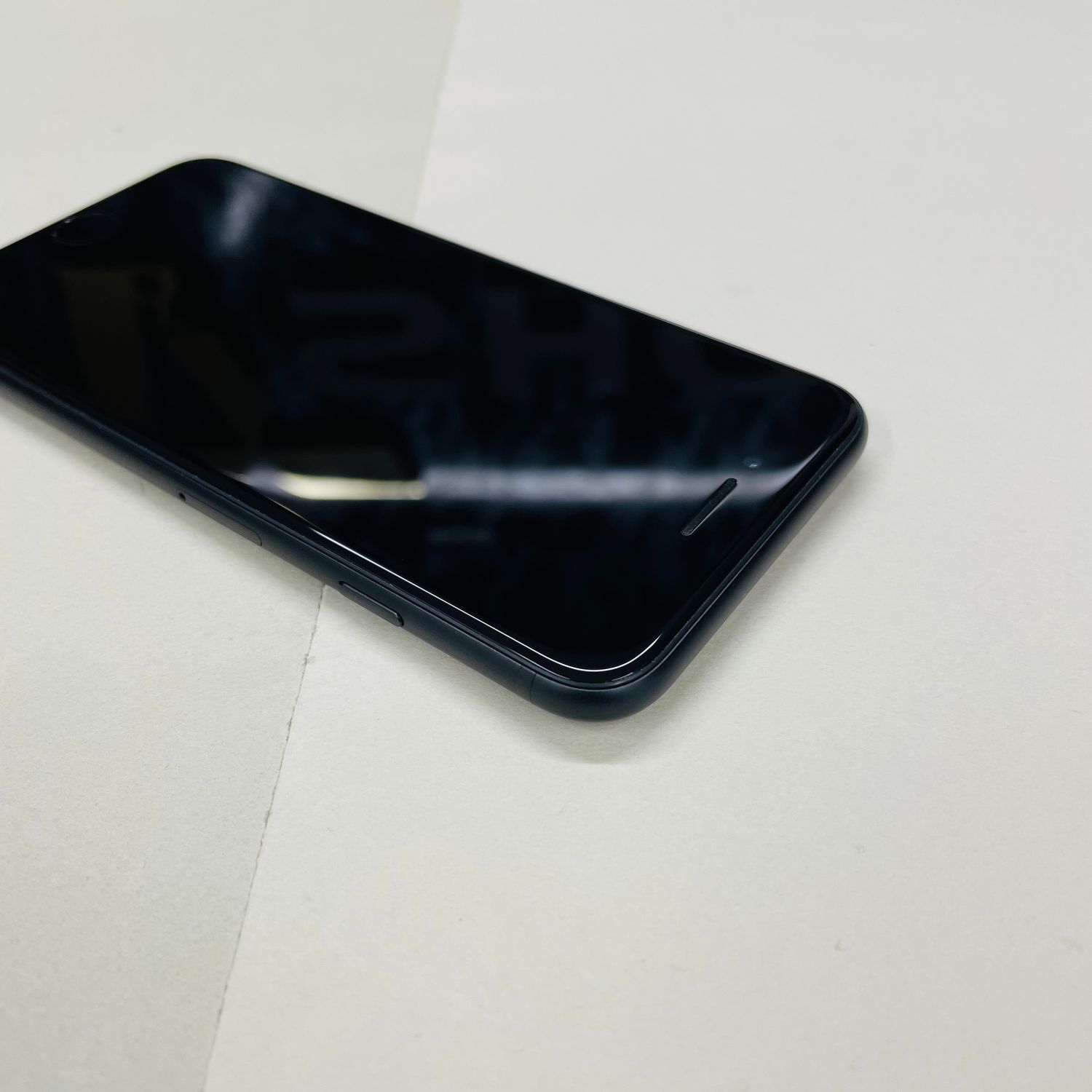 iPhone SE第二世代(SE2)　そこそこ美品 Amazon | 【整備済み品】 Apple iPhone SE（第2世代） 256GB