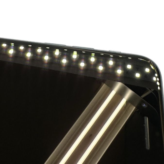 �ڥХåƥ꡼100%��iPhone��SE����3�����64GB���ߥåɥʥ��ȡ�SIM�ե꡼��au��