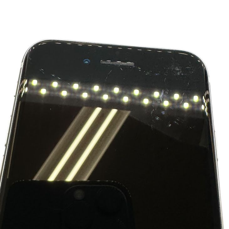 �ڥХåƥ꡼97%��iPhone��SE����2�����64GB���ۥ磻�ȡ�SIM�ե꡼��au��