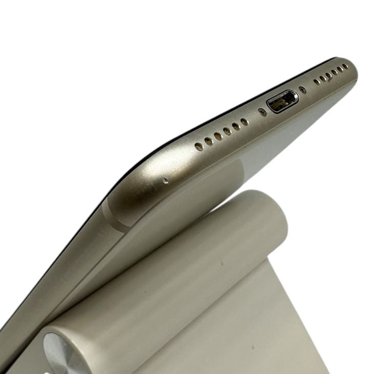 iPhone��SE����3�����64GB���������饤�ȡ�SIM�ե꡼��au��