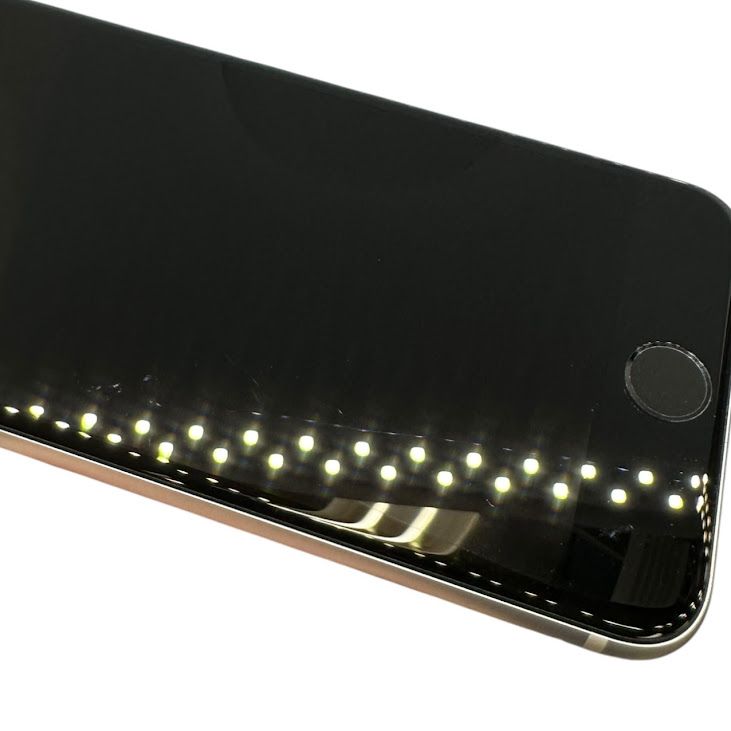 �ڥХåƥ꡼97%��iPhone��SE����2�����64GB���ۥ磻�ȡ�SIM�ե꡼��au��