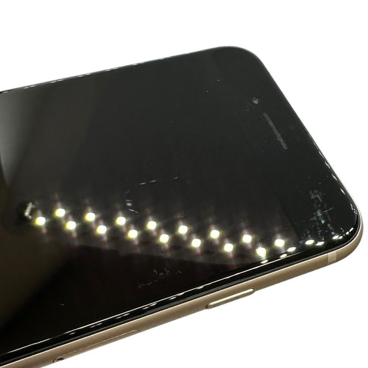 �ڥХåƥ꡼95%��iPhone��SE����3�����64GB���������饤�ȡ�SIM�ե꡼��au��