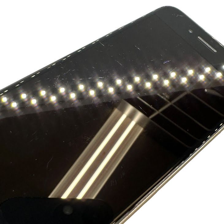 iPhone��SE����2�����64GB���ۥ磻�ȡ�SIM�ե꡼��au��