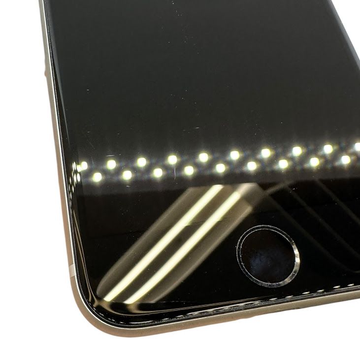 �ڥХåƥ꡼95%��iPhone��SE����2�����64GB���ۥ磻�ȡ�SIM�ե꡼��au��