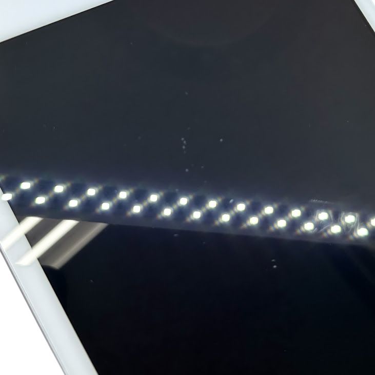�ڥХåƥ꡼87%��iPad��8������顼��32GB������С���SIM�ե꡼���ɥ�����