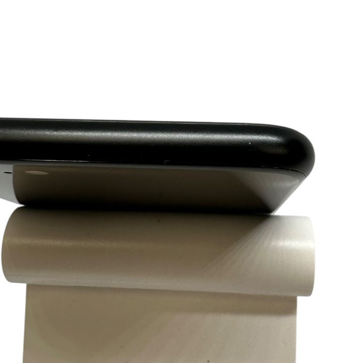 �ڥХåƥ꡼97%��iPhone��SE����2�����64GB���֥�å���SIM�ե꡼