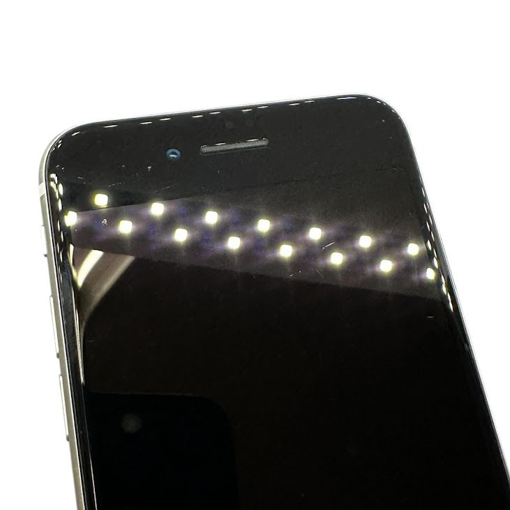 �ڥХåƥ꡼83%��iPhone��SE����2�����64GB���ۥ磻�ȡ�SIM�ե꡼��au��