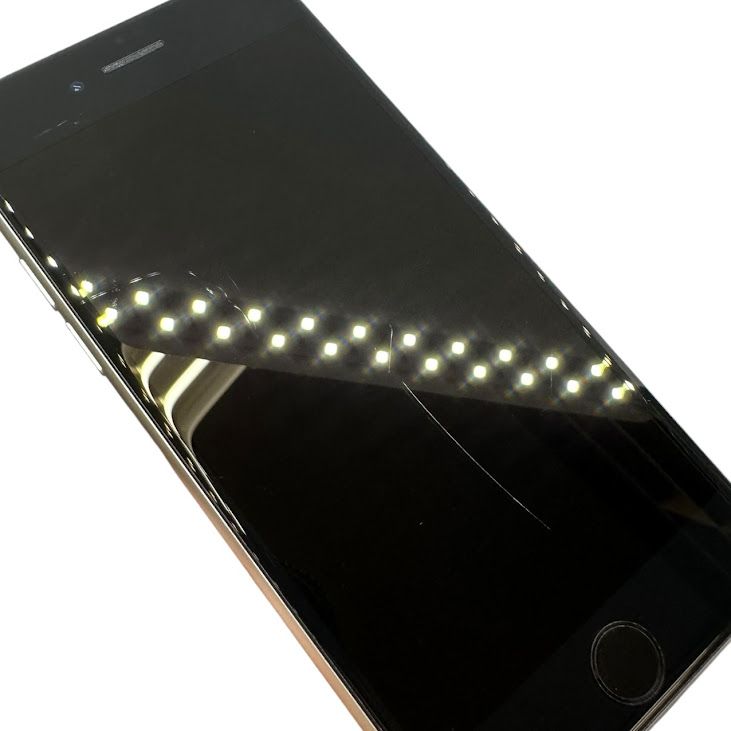 �ڥХåƥ꡼82%��iPhone��SE����2�����64GB���ۥ磻�ȡ�SIM�ե꡼���ɥ�����