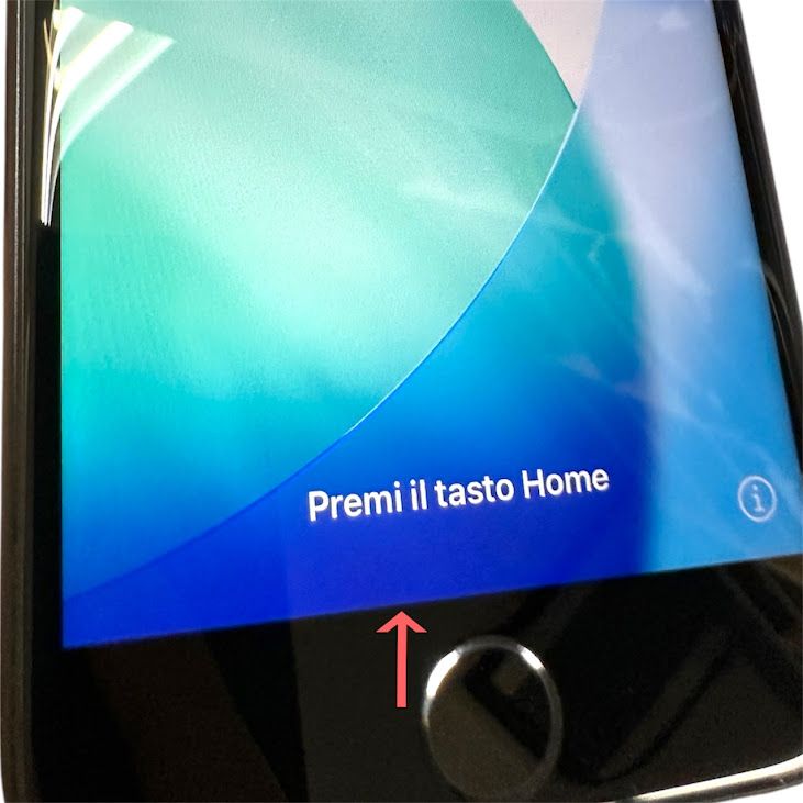 iPhone��SE����2�����128GB���֥�å���SIM�ե꡼��au��