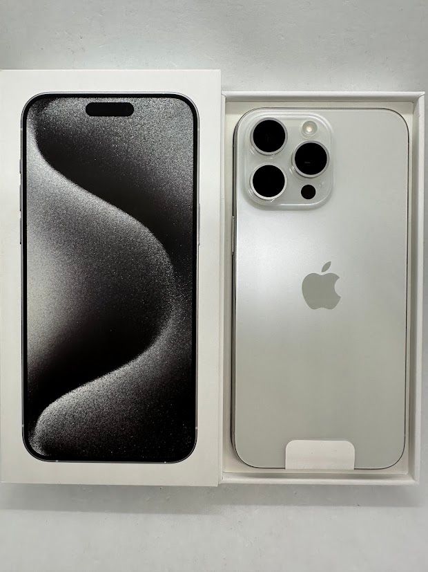 ムスビー｜iPhone15 Pro Max 256GB ホワイトチタニウム SIMフリー au版  