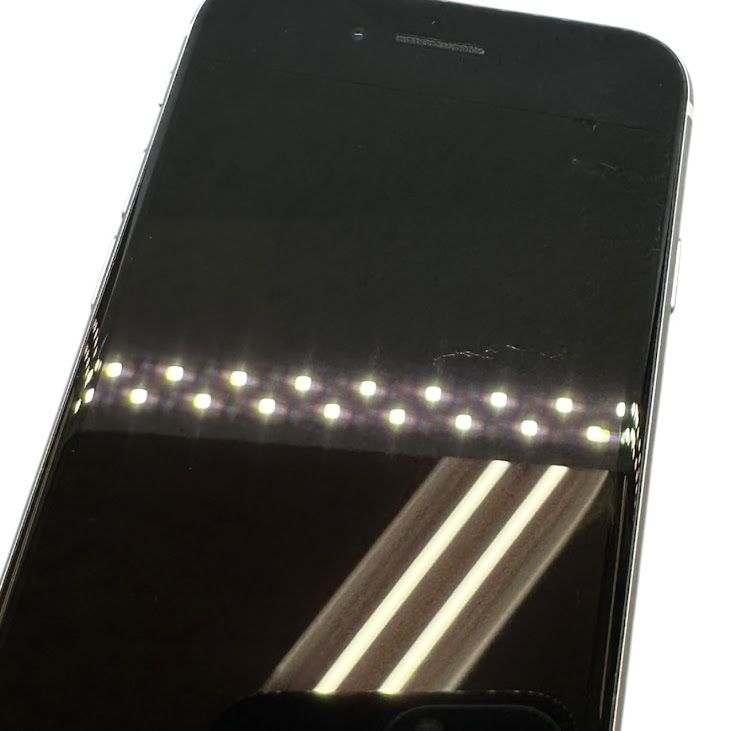 �ڥХåƥ꡼80%��iPhone��SE����2�����64GB���ۥ磻�ȡ�SIM�ե꡼���ɥ�����