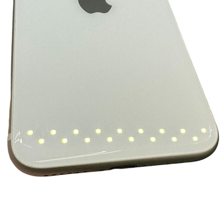 �ڥХåƥ꡼95%��iPhone��SE����2�����64GB���ۥ磻�ȡ�SIM�ե꡼��au��