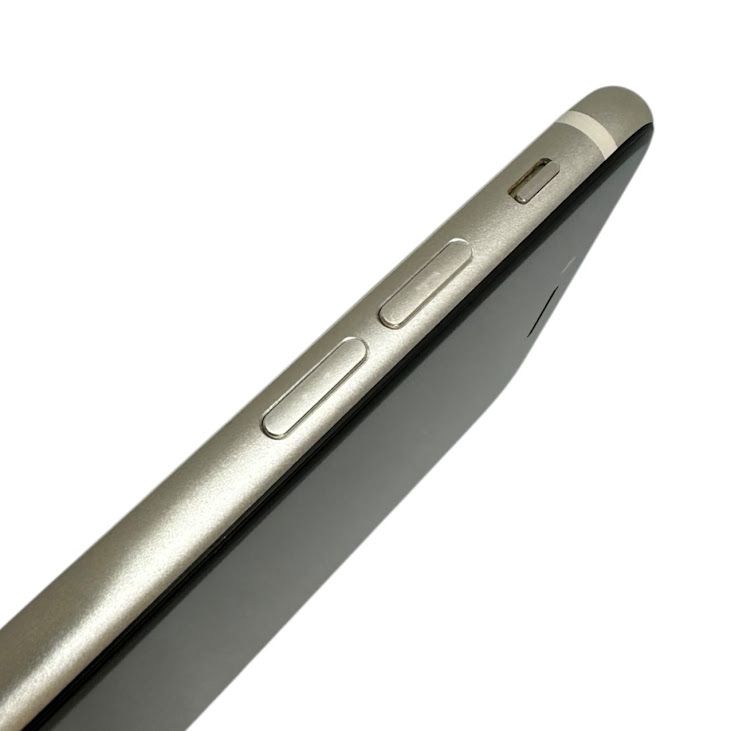 �ڥХåƥ꡼84%��iPhone��SE����3�����128GB���������饤��