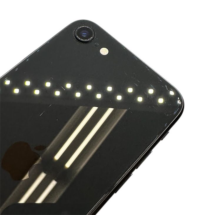 �ڥХåƥ꡼85%��iPhone��SE����2�����64GB���֥�å���SIM�ե꡼��au��