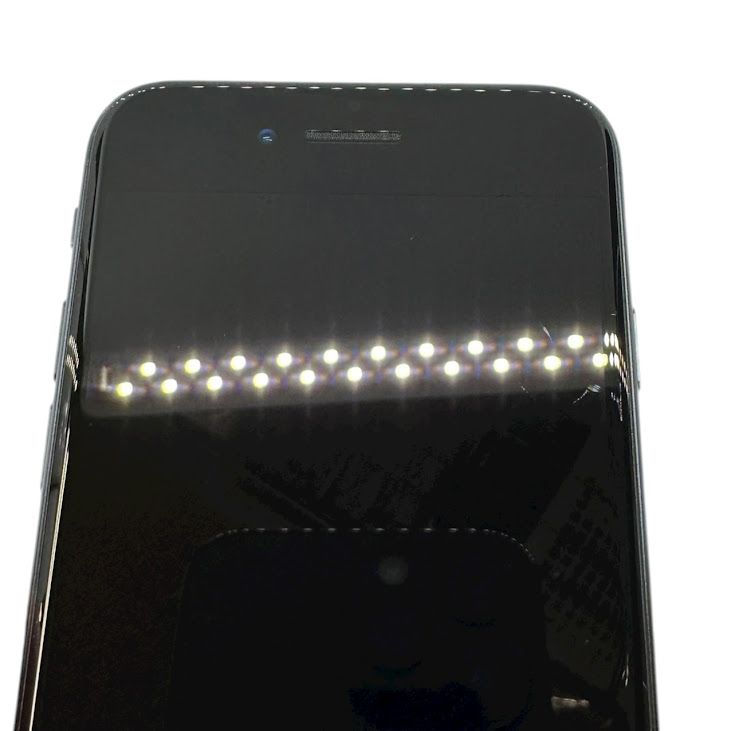ڥХåƥ꡼100%iPhoneSE3ˡ64GBߥåɥʥȡSIMե꡼au