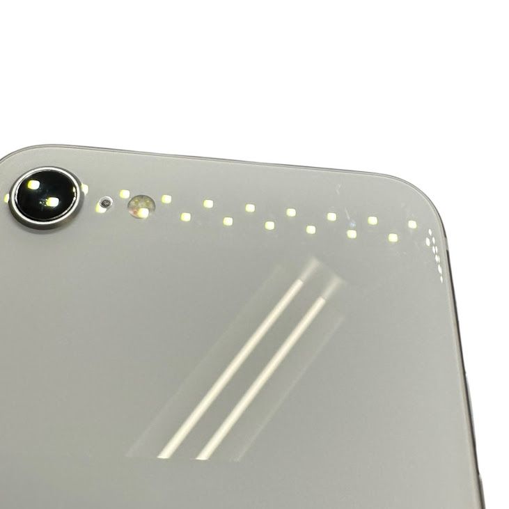 �ڥХåƥ꡼93%��iPhone��SE����2�����64GB���ۥ磻�ȡ�SIM�ե꡼��au��