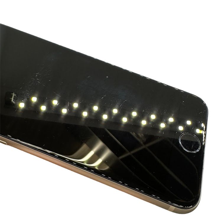 iPhone��SE����2�����64GB���ۥ磻�ȡ�SIM�ե꡼��au��