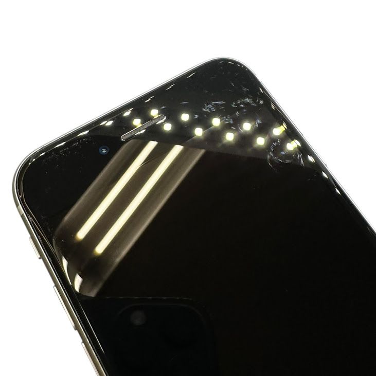 �ڥХåƥ꡼92%��iPhone��SE����2�����64GB���ۥ磻�ȡ�SIM�ե꡼��au��
