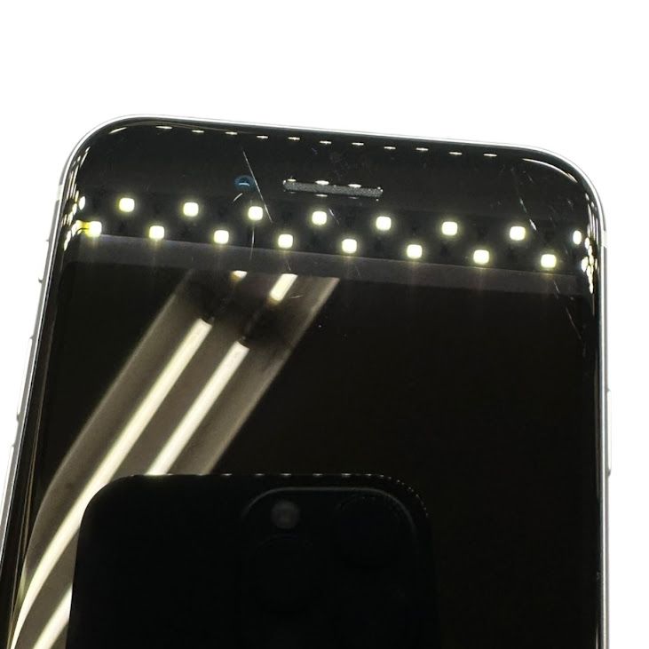 �ڥХåƥ꡼94%��iPhone��SE����2�����64GB���ۥ磻�ȡ�SIM�ե꡼��au��