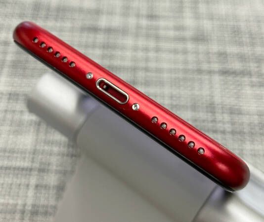 ムスビー｜【中古美品】simロック解除済 iPhone SE2 64GB レッド 