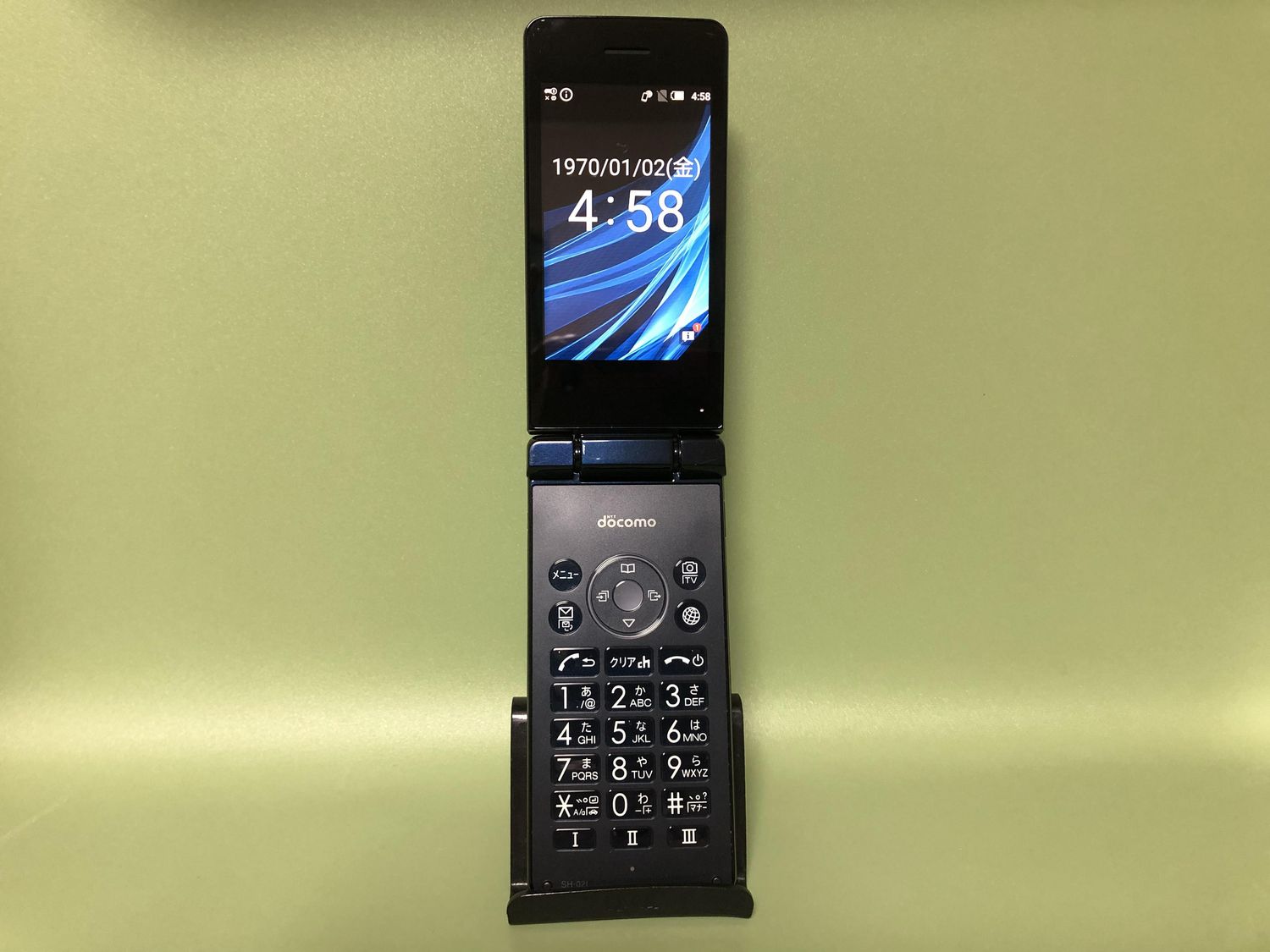 AQUOSケータイ　SH-02L ドコモ、折りたたみモデル「AQUOSケータイ SH-02L」を2月8日発売