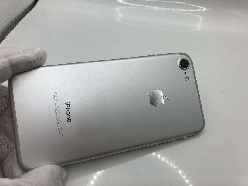 Apple - iPhone7 32GB au simフリー シルバー ムスビー｜新品未使用 SIMフリー iPhone 7 32GB シルバー 判定