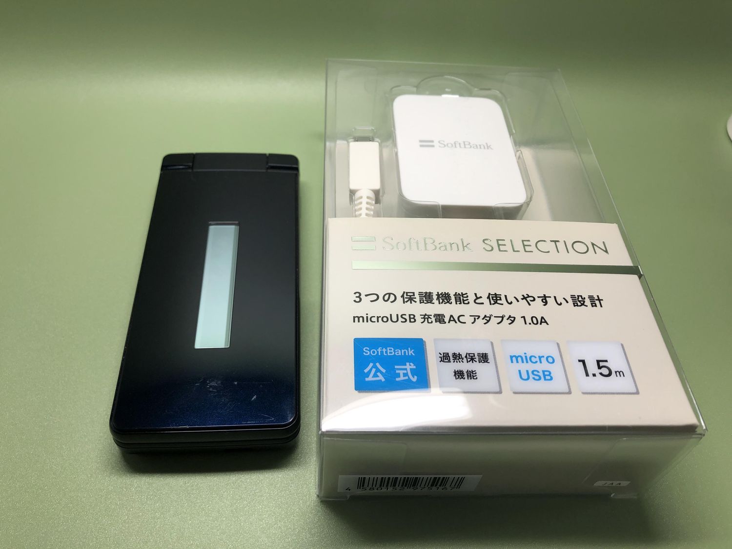 【新品・未開封】 AQUOSケータイ SH-02L 充電器/保護シート付 新品・未開封】 AQUOSケータイ SH-02L 充電器/保護シート付