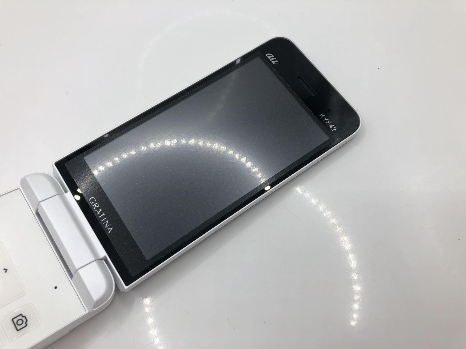 au 京セラ GRATINA KYF42 新品同様4G LTEケータイ