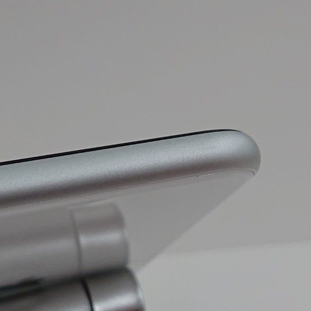 iPhoneSE ��2���� 64GB au �ۥ磻�� c16288