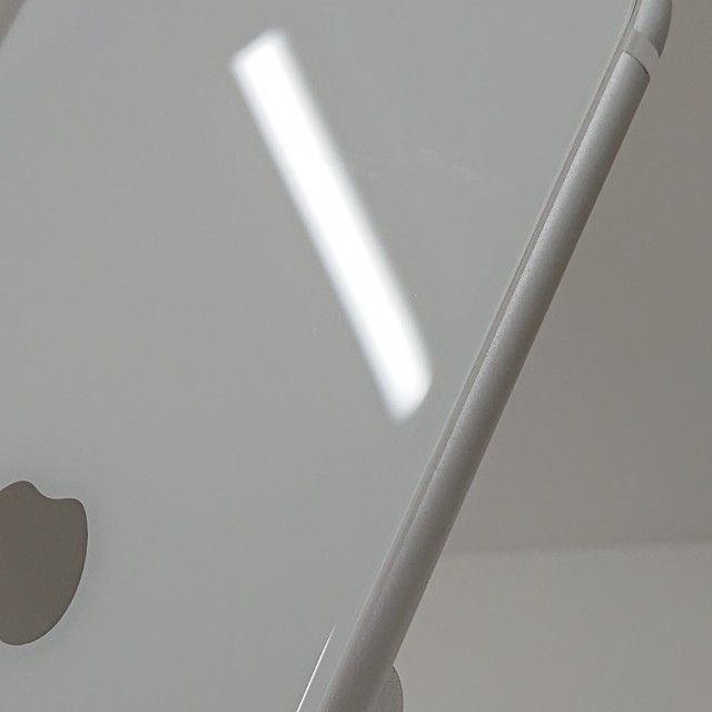 iPhoneSE ��2���� 64GB au �ۥ磻�� c19197