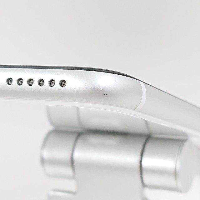 �ڥǥⵡ��iPhoneSE ��2���� 64GB au �ۥ磻�� c21381