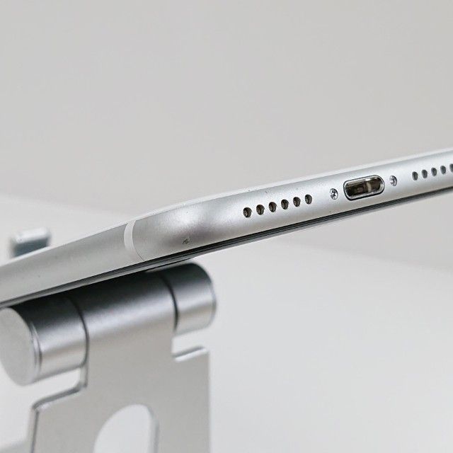 iPhoneSE ��2���� 64GB �ɥ��� �ۥ磻�� c23220