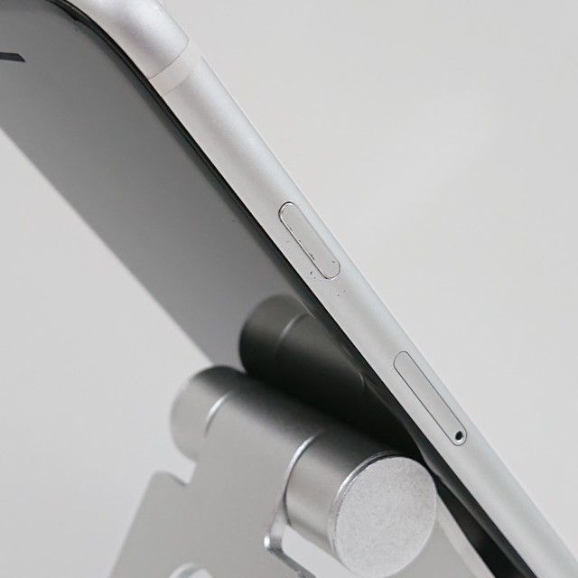 iPhoneSE ��2���� 64GB �ɥ��� �ۥ磻�� c16600