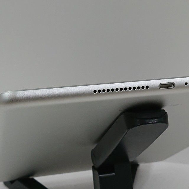 iPad ��6���� Wi-Fi+Cellular 32GB au ����С� c18283