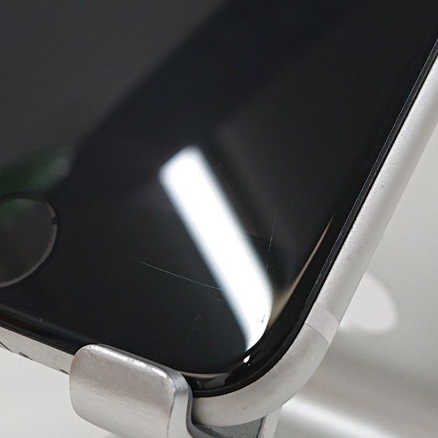 iPhoneSE ��2���� 64GB �ɥ��� �ۥ磻�� c18650