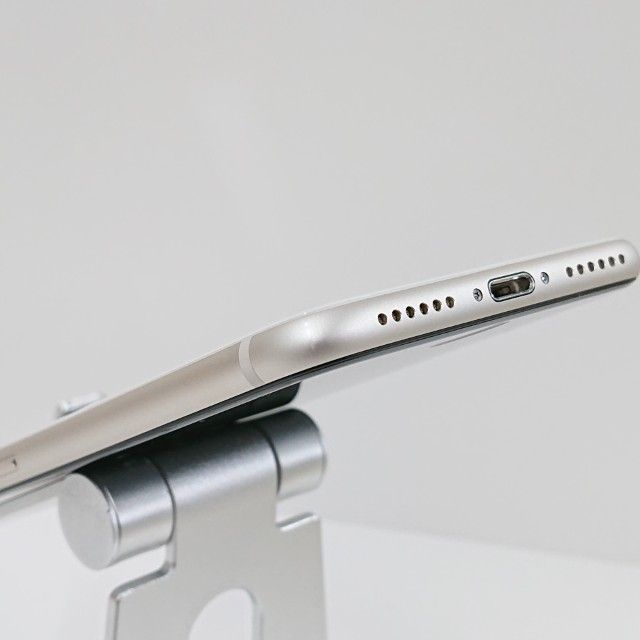 iPhoneSE ��3���� 64GB au �������饤�� c18204