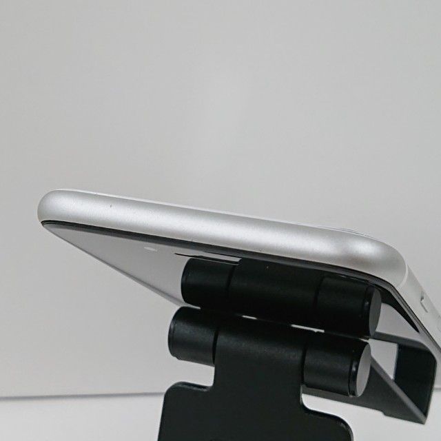 iPhoneSE ��2���� 64GB au �ۥ磻�� c16568