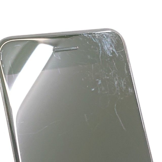 �ڥǥⵡ��iPhoneSE ��2���� 64GB au �ۥ磻�� c22295