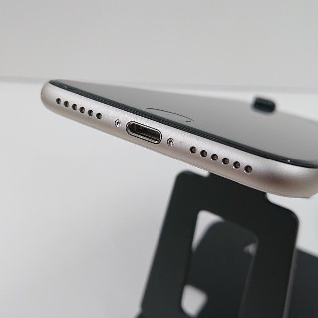 iPhoneSE ��3���� 64GB au �������饤�� c23012