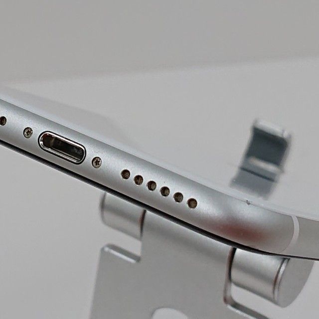 iPhoneSE ��2���� 64GB �ɥ��� �ۥ磻�� c17312