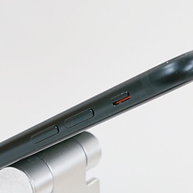 iPhoneSE ��3���� 64GB au �ߥåɥʥ��� c18196