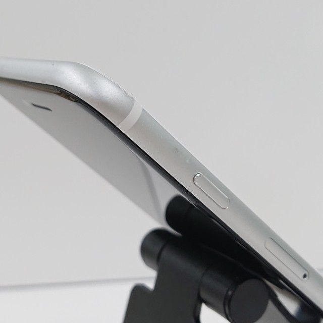 iPhoneSE ��2���� 64GB au �ۥ磻�� c16571