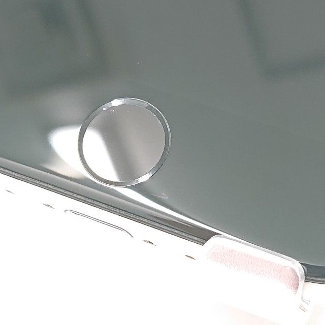 iPhoneSE ��3���� 64GB au �������饤�� c18830