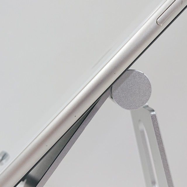 iPhoneSE ��3���� 64GB au �������饤�� c16011