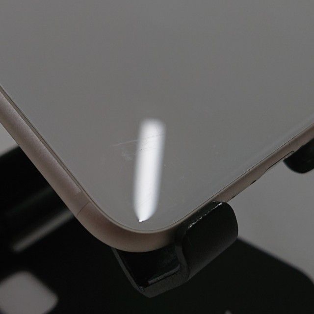 iPhoneSE ��3���� 64GB au �������饤�� c23011